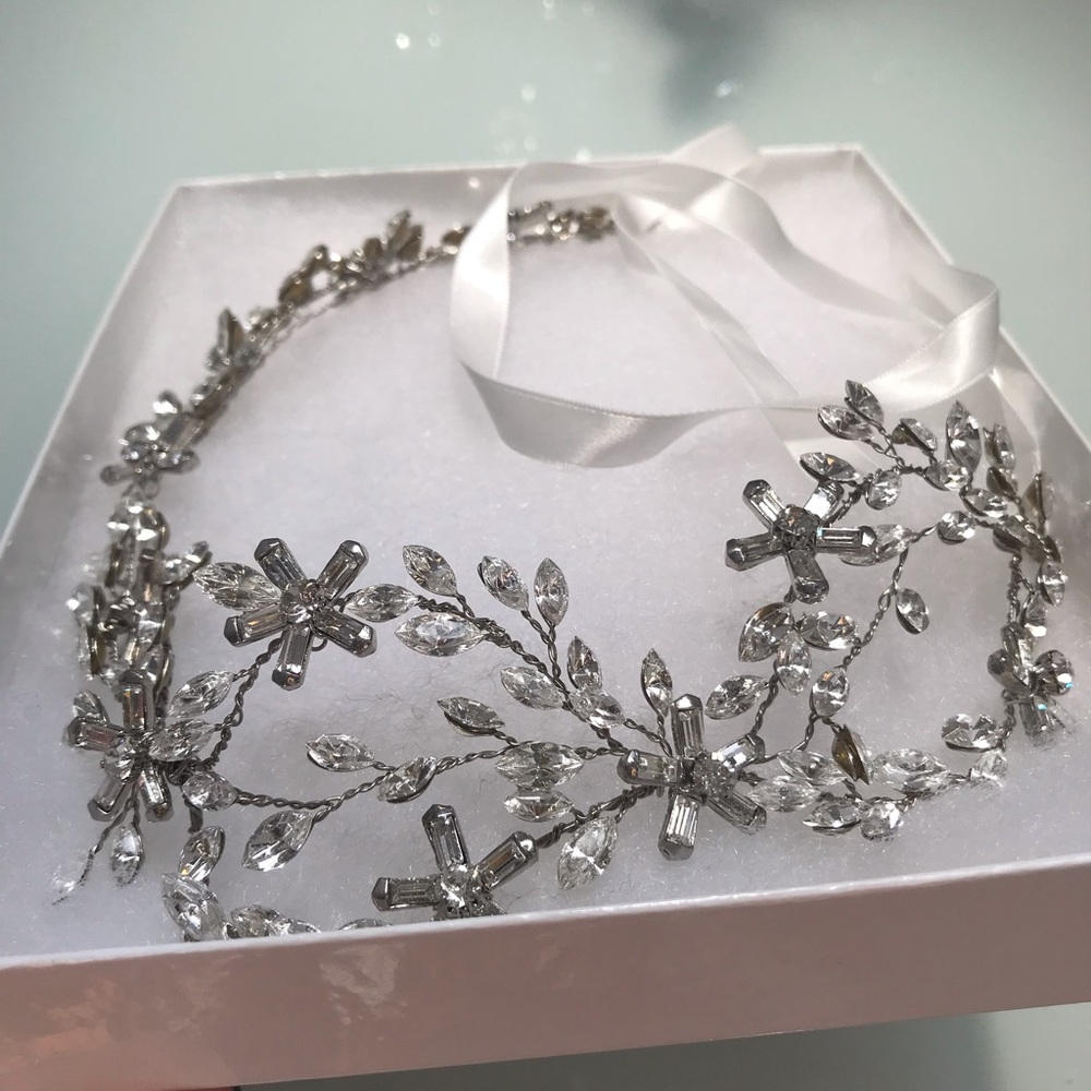 Untamed petals hairpiece